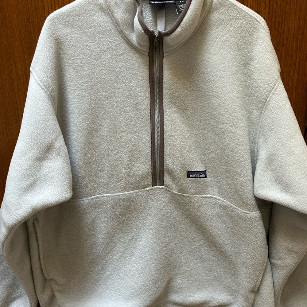 Patagonia Men’s Light Gray Zip-Up Fleece Pullover
